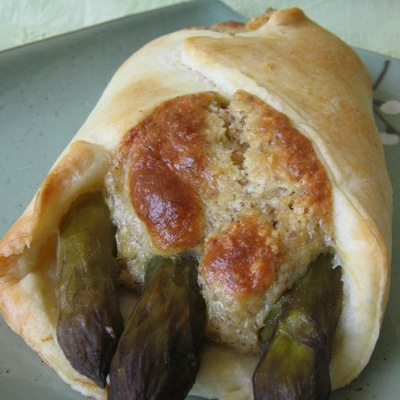 Roulés d'asperges aux noisettes et amandes