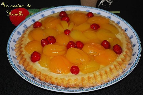 Tarte pâtissière aux abricots et aux fraises