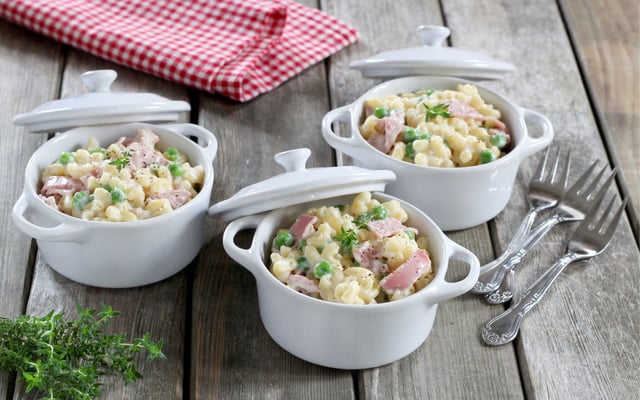 Coquillettes 3 minuti à la sauce béchamel, jambon et petits pois