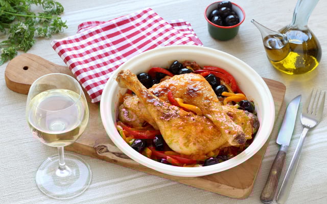 Cuisses de Poulet du Périgord au chorizo, poivrons et olives noires