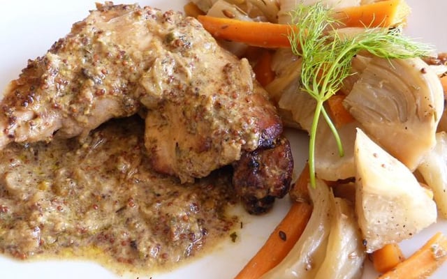 Cuisses de poulet aux épices et sauce moutarde à l'ancienne