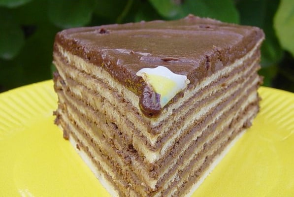 Gâteau de crêpes à la mousse au chocolat