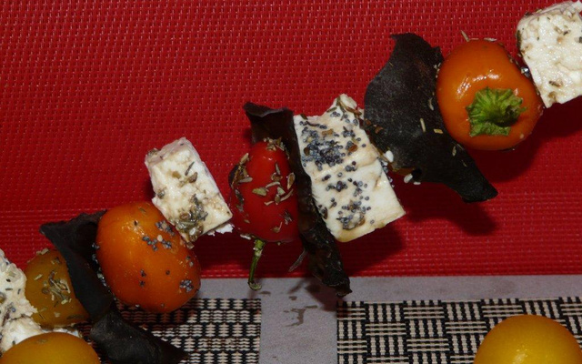 Brochettes au fromage de chevre et aux mini-légumes