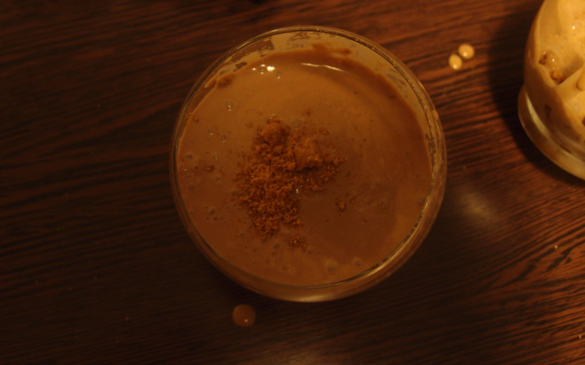 Pommes caramélisées, mousse de chocolat au lait spéculoos