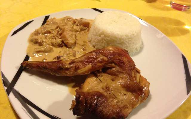 Lapin mijoté aux pommes et lardons à la crème