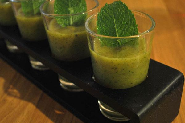 Gaspacho de courgettes à la menthe fraîche