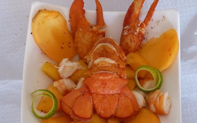 Salade de homard-gambas, kaki et mangue