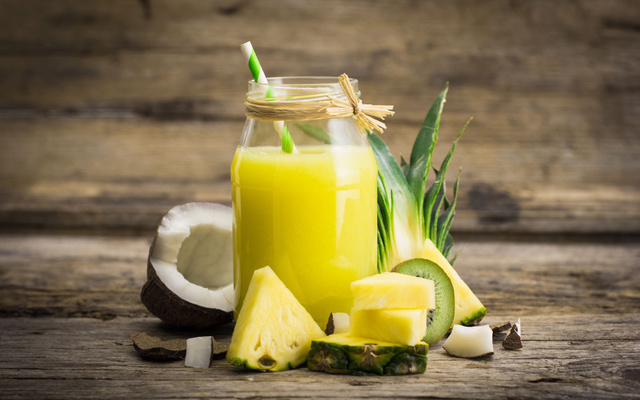 Cocktail ananas, coco et fruits de la passion