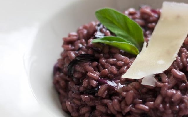 Risotto au vin rouge, à la sauge et à la Trevisana