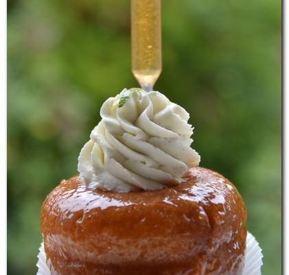 Baba à la vanille, citron vert et yuzu