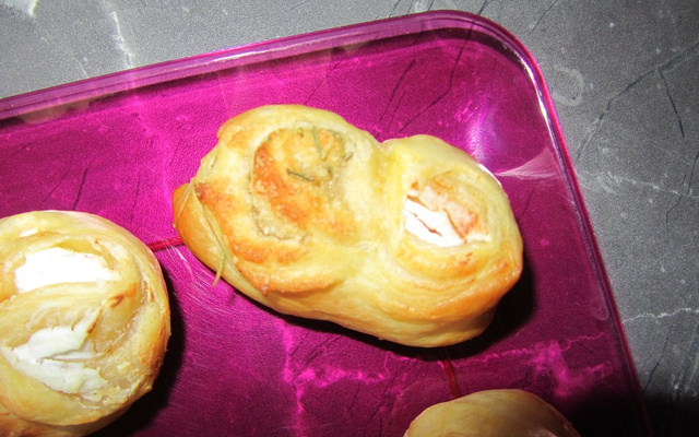 Feuilletés mi-chèvre mi-parmesan