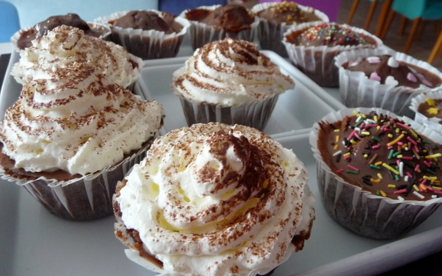 Cupcake chocolat, ganache Milka, nuage de Chantilly