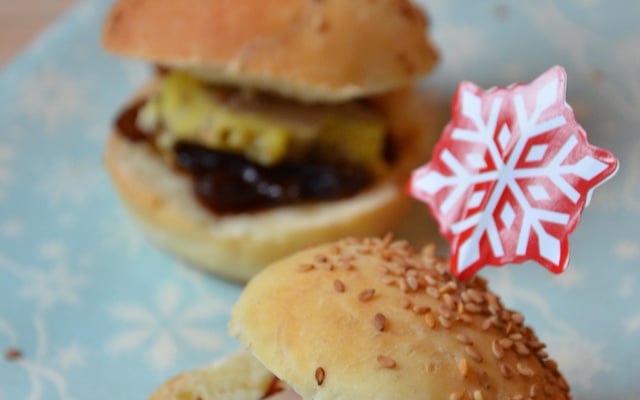 Mini burgers foie gras et confit d'oignon