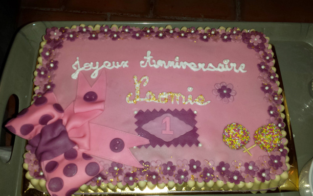 Gâteau d'anniversaire multicolore