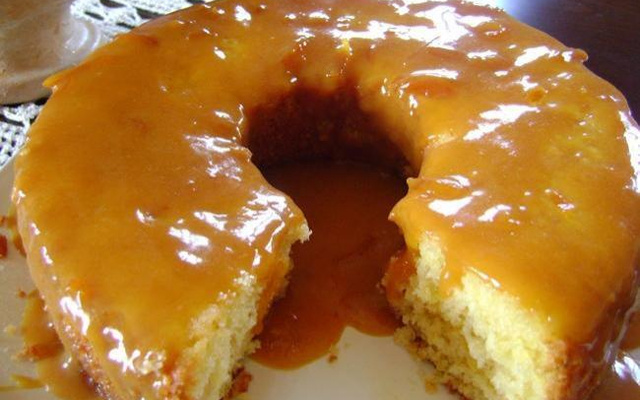 Gâteau aux oranges et sauce caramel