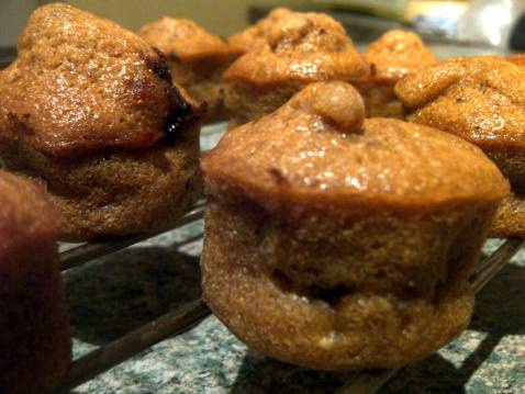 Muffins à la banane et aux noix de pécan caramélisées au sirop d'érable