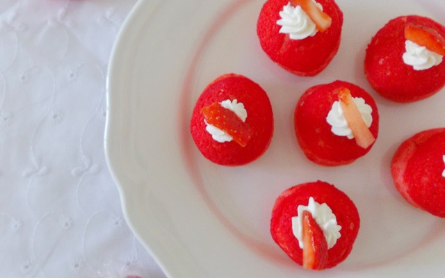 Petits choux fraise chocolat blanc