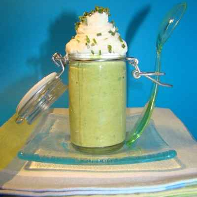 Verrine de petits pois, chèvre, et ciboulette façon cappuccino