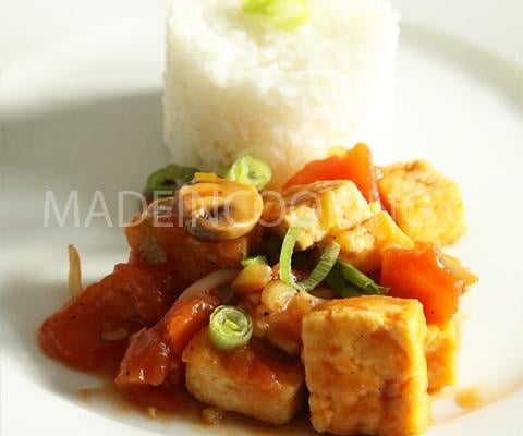 Tofu sauté aux tomates