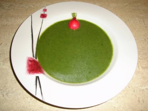 Velouté de pommes de terre aux fanes de radis