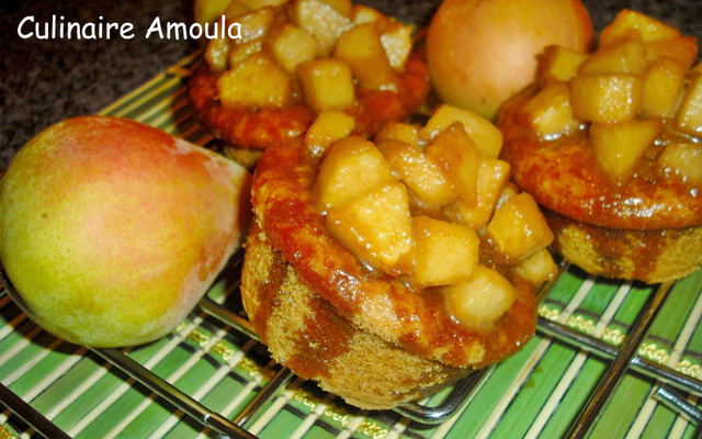 Petits gâteaux aux poires et caramel au beurre salé