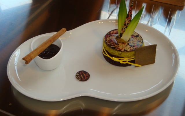 Tartelette Choc'ananas, curry, passion et sa sauce choco-caramel épicée