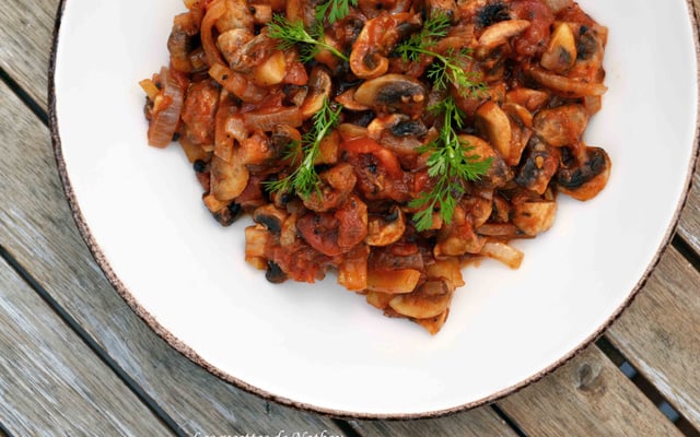 Garniture de champignons à la grecque