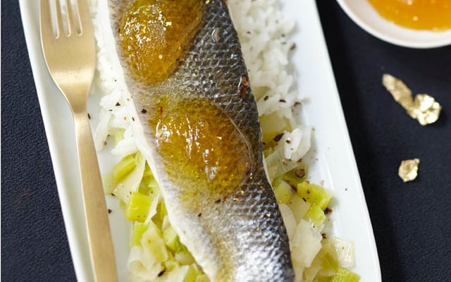 Filet de bar de ligne au confit de vin de Bordeaux