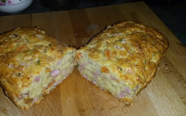 Cake jambon gruyère tomate