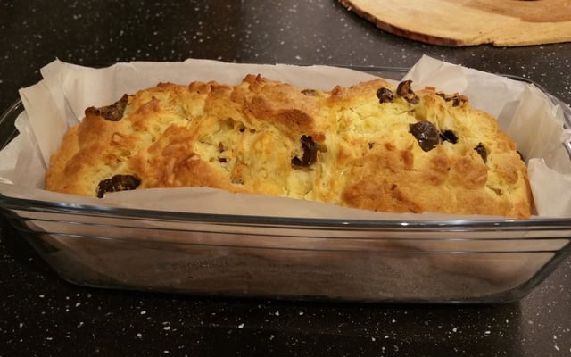 Cake aux olives et aux herbes