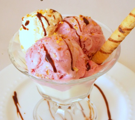 Glace aux fraises facon cheesecake sans sorbetiere