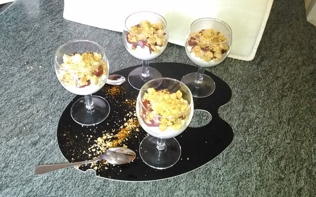 Verrine chèvre/magret de canard avec crumble à la noisette