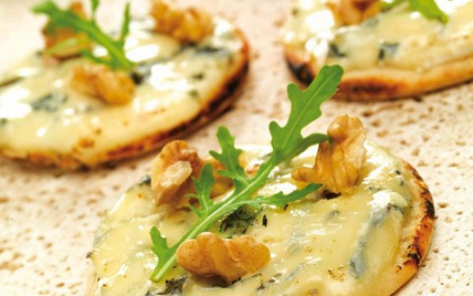 Minipizzas au Bresse Bleu et aux noix