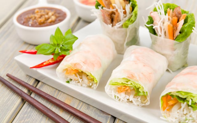 Rouleaux de printemps aux bâtonnets de surimi