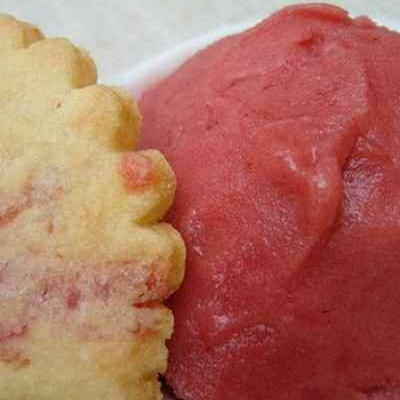 Sorbet aux fraises des bois et sablés aux fraises