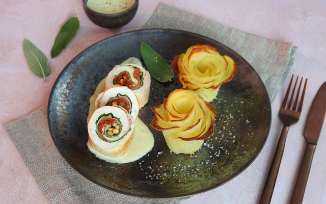 Roulades de dinde au jambon et tomates séchées, sauce au Morbier