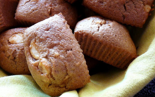Moelleux au cola, chocolat blanc et noix de Macadamia
