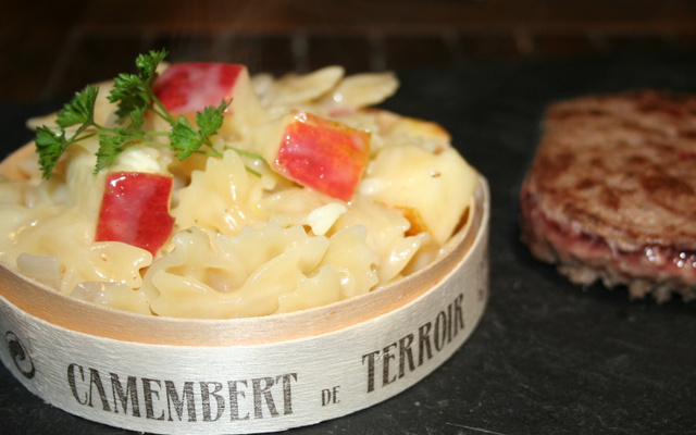 Risotto di farfalle, pomme, camembert