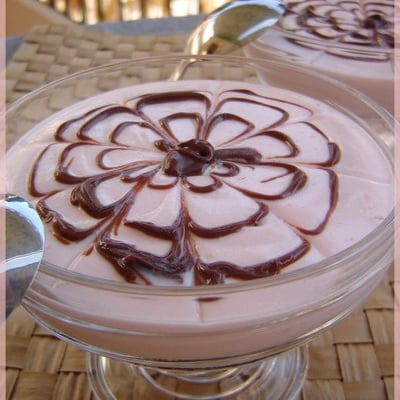 Crème de fraises sur lit de corn flakes au nutella