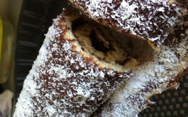 Roulé mousse au chocolat et noix de coco