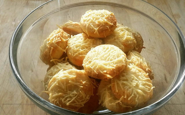 Bouchées au fromage râpé