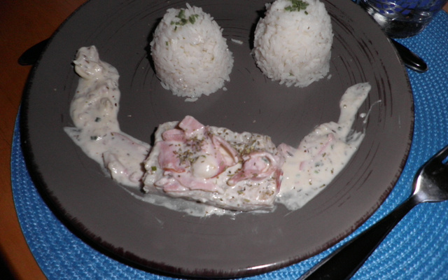 Filet de colin sur son lit de bacon accompagné d'un riz basmati