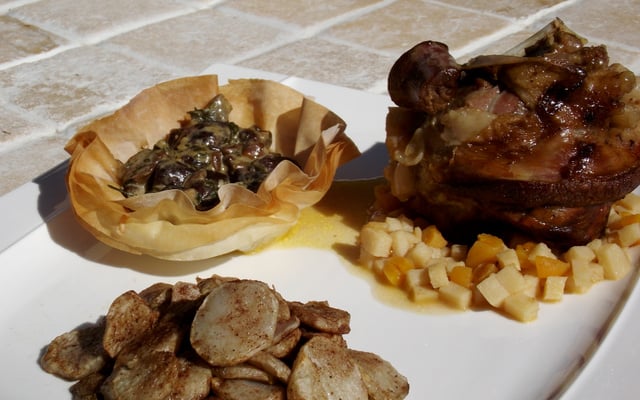 Souris d'agneau braisée aux abricot et aux coings