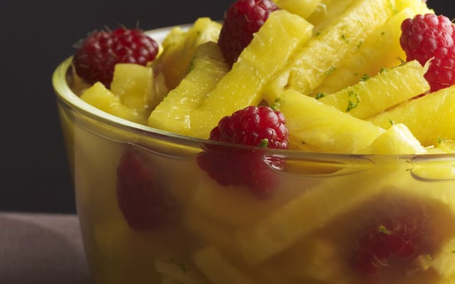 Salade d'ananas à la verveine et à la liqueur Grand Marnier