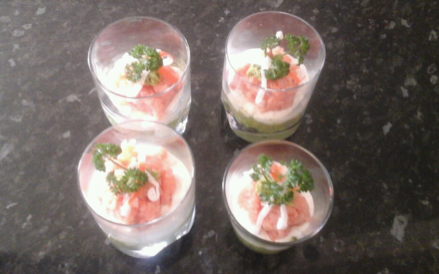 Verrines de saumon à l'avocat /saumon/boursin et ses minis barques saumonés