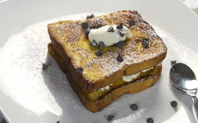 Pain perdu en croque-monsieur Harrys, mangue, cannelle au St Môret®