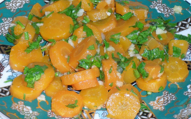 Salade de carottes à l'ail et au persil