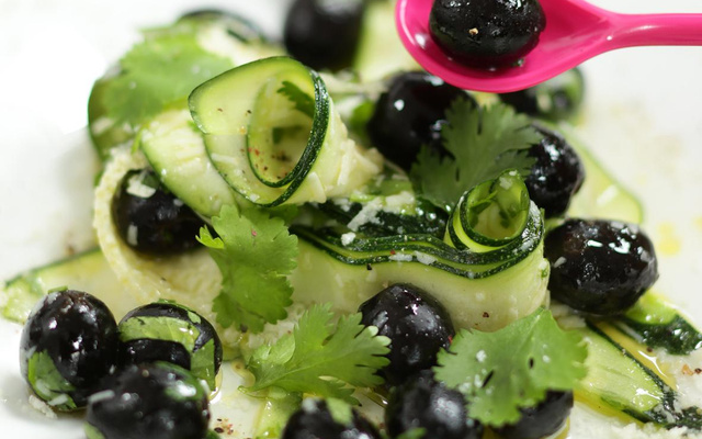 Olives noires d'Espagne - Entre filles - Olives d'Espagne et tagliatelles de courgettes