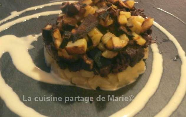 Boudin aux deux pommes et sauce camembert