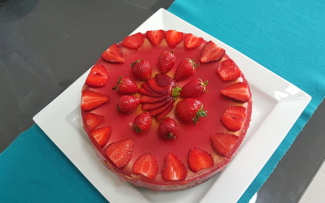 Le cheese cake au coulis de framboises